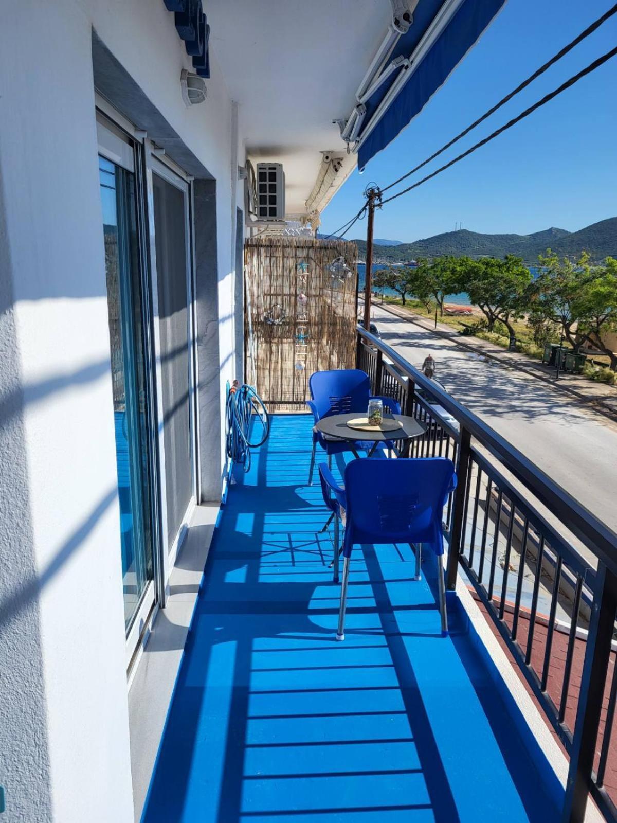 Апартаменти Upper Deck Apt. Неа-Перамос Екстер'єр фото