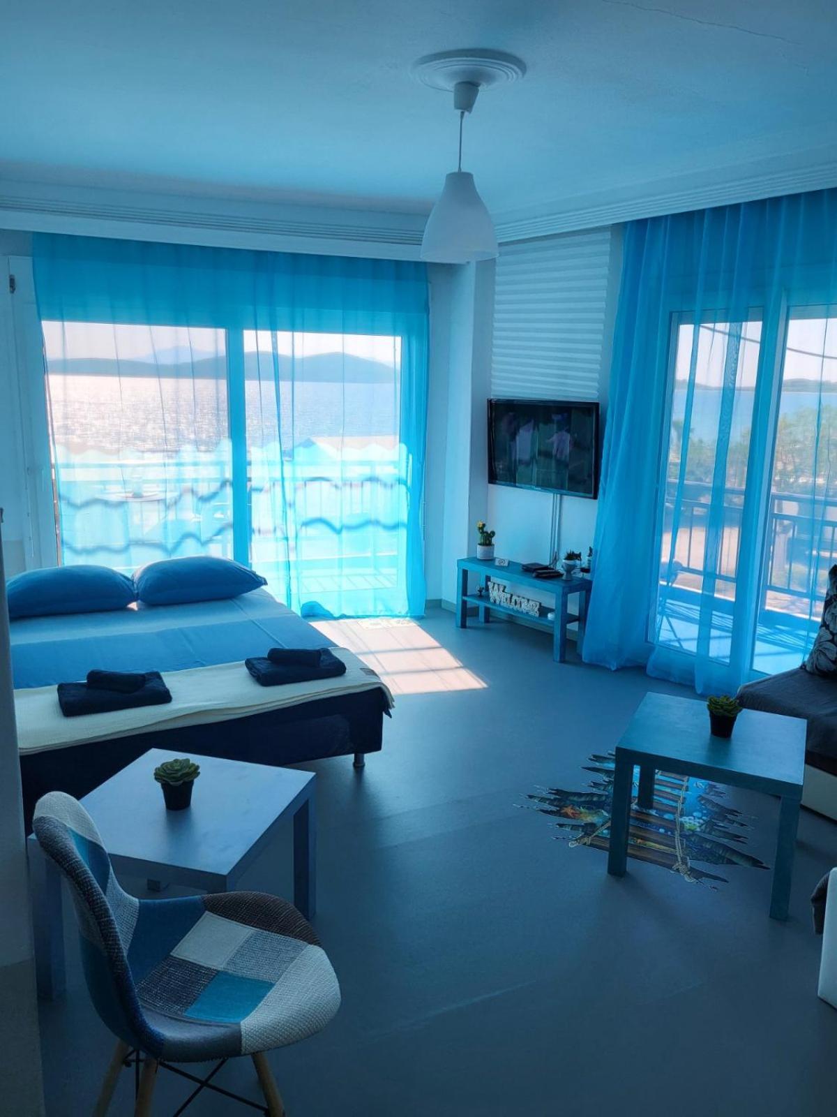 Апартаменти Upper Deck Apt. Неа-Перамос Екстер'єр фото