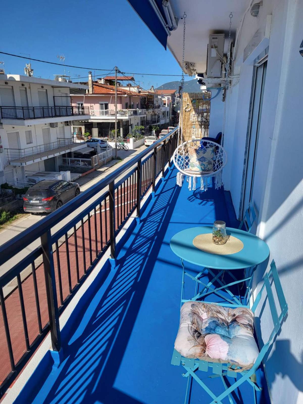 Апартаменти Upper Deck Apt. Неа-Перамос Екстер'єр фото