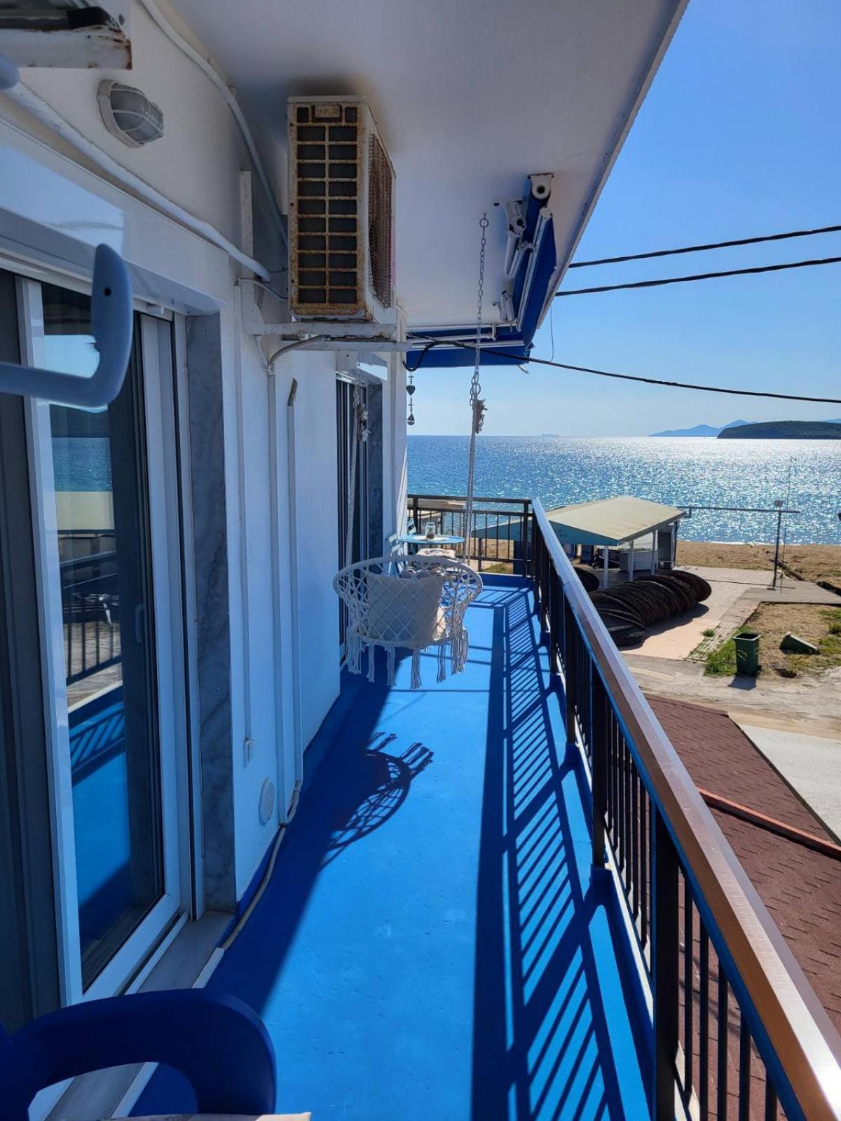 Апартаменти Upper Deck Apt. Неа-Перамос Екстер'єр фото