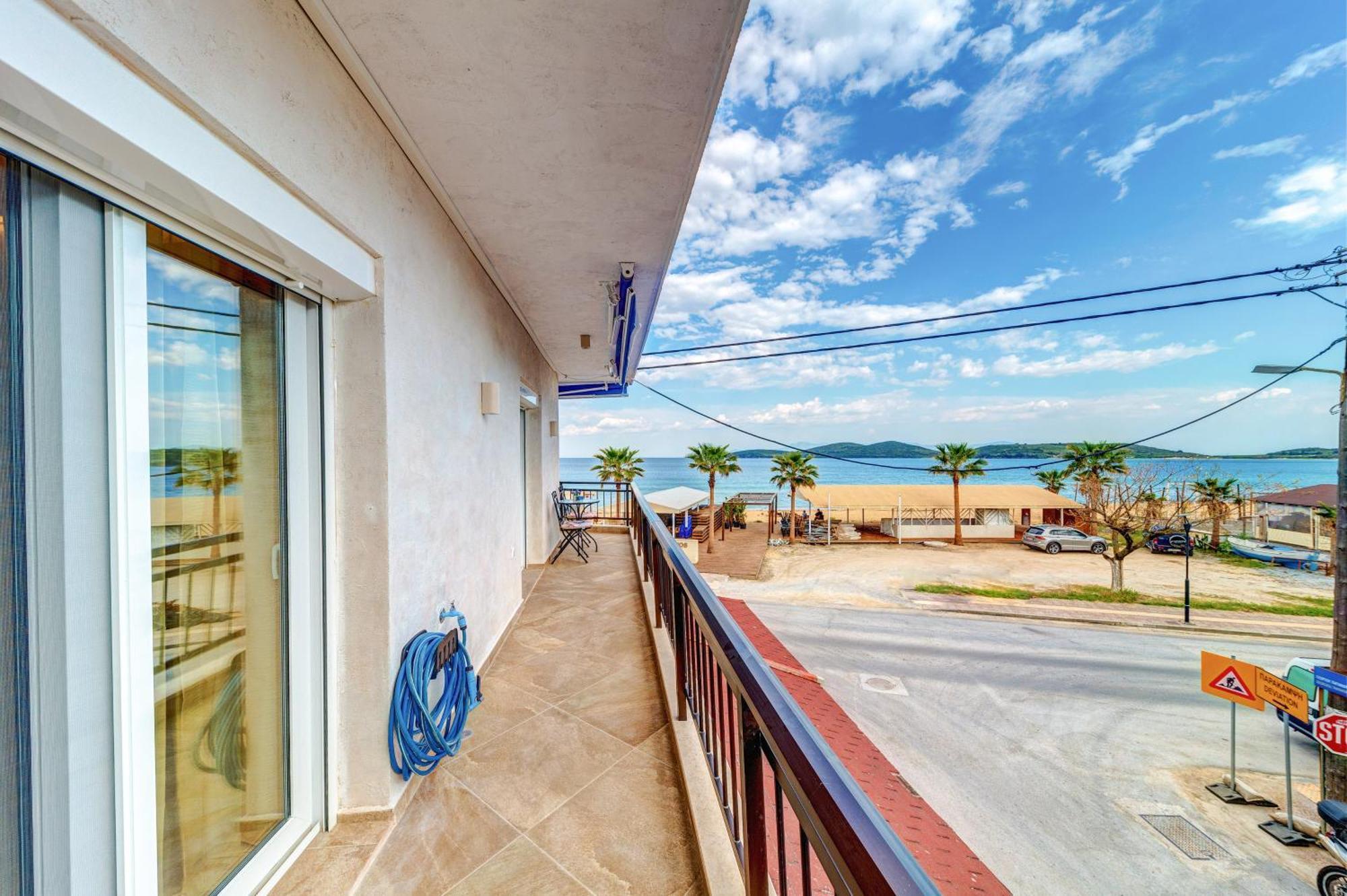 Апартаменти Upper Deck Apt. Неа-Перамос Екстер'єр фото